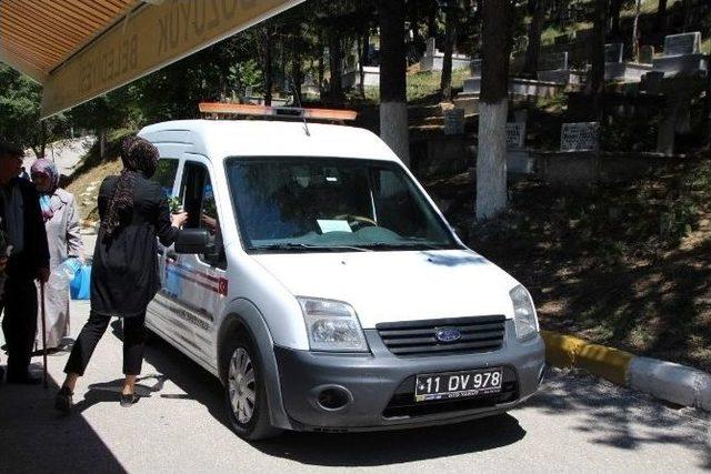 Kabir Ziyaretine Gelenlere 10 Bini Aşkın Çiçek