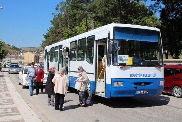 Kabir Ziyaretine Gelenlere 10 Bini Aşkın Çiçek