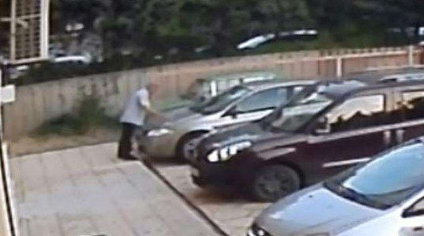 Apartman Aidatı Y&uuml;z&uuml;nden Otomobili Kundaklandı