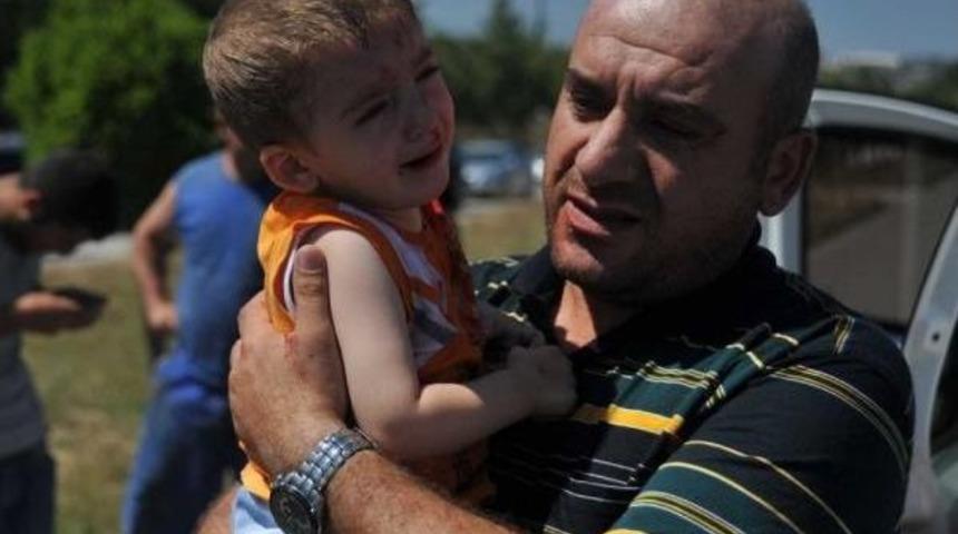 Aynı Y&ouml;nde Giden 3 Ara&ccedil; Birbirine Girdi: 8 Yaralı