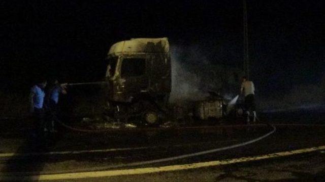 Pkk, Iğdır'da Yol Kesip, Tır Yaktı