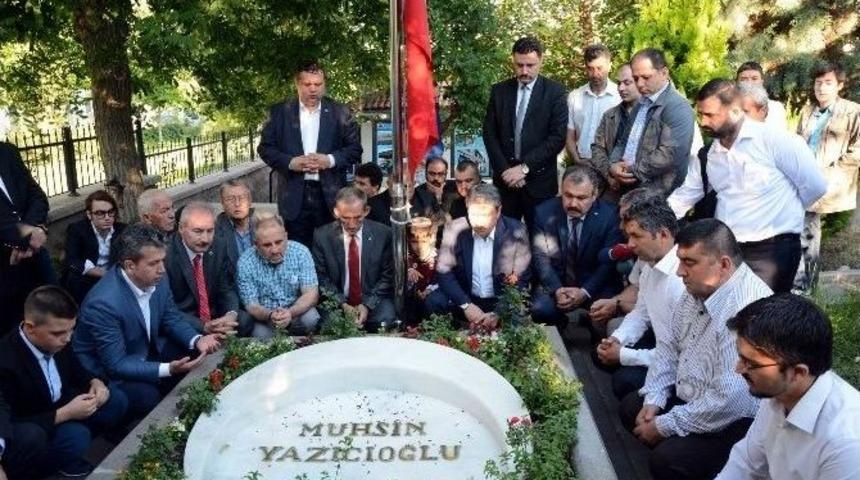 Bbp Genel Başkanı Destici, Bayram Namazını Tacettin Dergahında Kıldı
