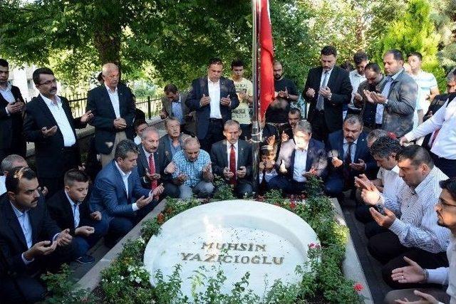Bbp Genel Başkanı Destici, Bayram Namazını Tacettin Dergahında Kıldı