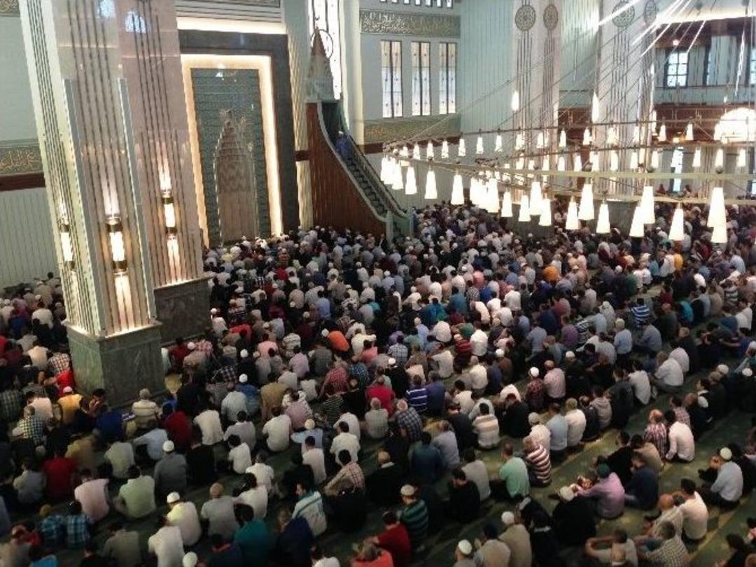 Millet, Milletin Camisine Koştu