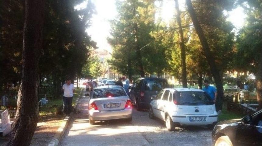 Sakarya&rsquo;da Mezarlıklar Doldu Taştı
