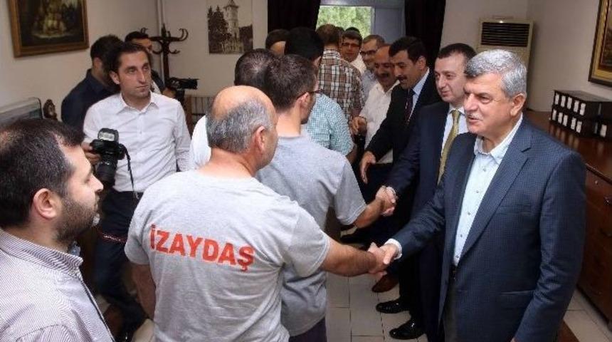 Başkan Karaosmanoğlu, İzaydaş Personeliyle Bayramlaştı