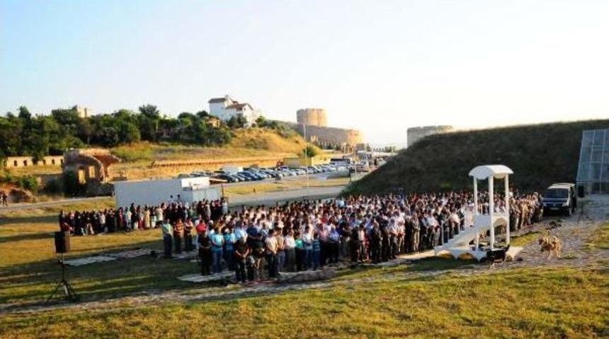 Tarihi Namazgah Tabyası'nda Bayram Namazı