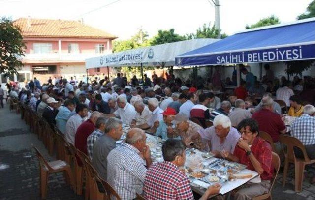 Trafik Kurbanı Tarım Işçilerinin Köyünde Buruk Bayramlaşma