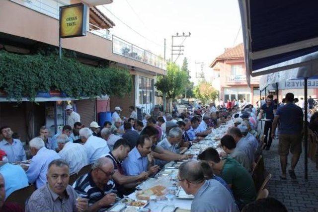 Trafik Kurbanı Tarım Işçilerinin Köyünde Buruk Bayramlaşma