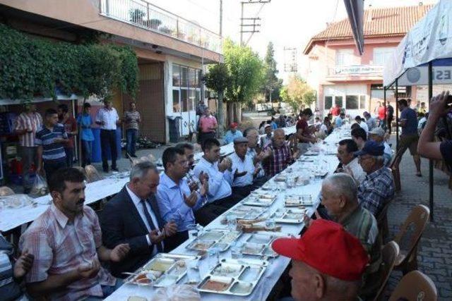 Trafik Kurbanı Tarım Işçilerinin Köyünde Buruk Bayramlaşma