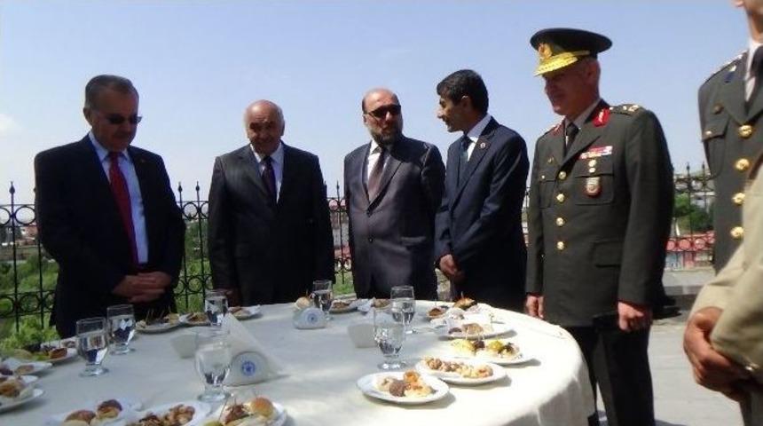 Kars&rsquo;ta Protokol Bayramlaştı