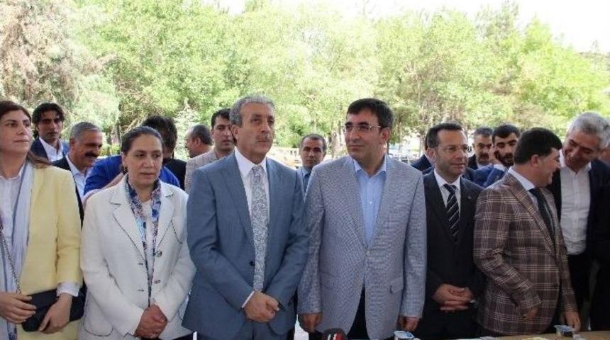 Bakanlar Diyarbakır&rsquo;da Vatandaşlarla Bayramlaştı