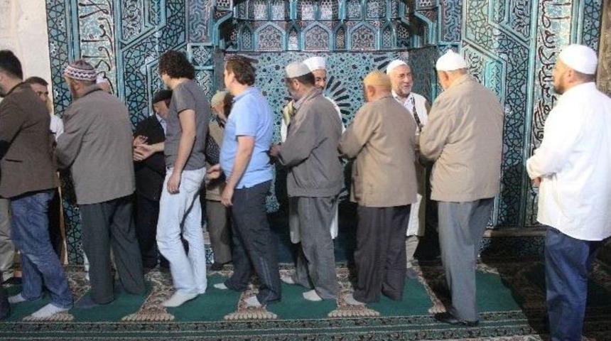 Beyşehir&rsquo;de Vatandaşlar Bayram Namazında Camilere Akın Etti