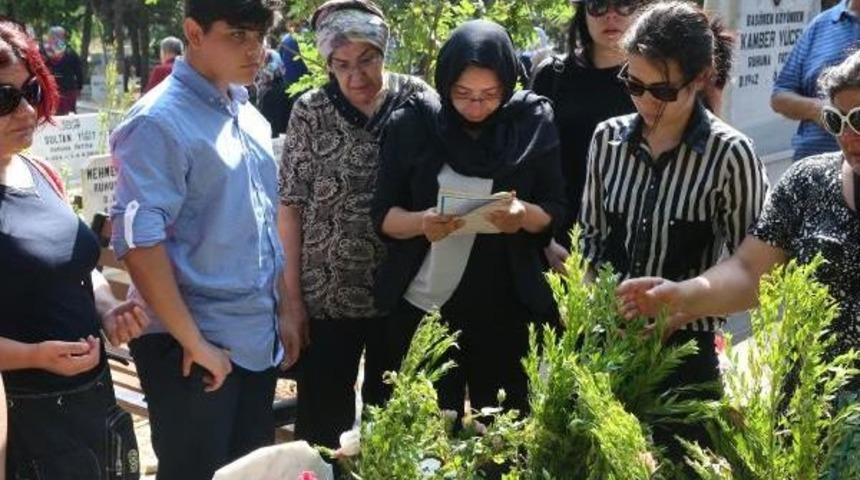 Aslan Ailesi'nin, &Ouml;zgecan'sız Ilk Bayramı