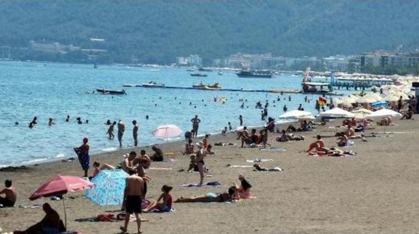 Marmaris'te Plajlar Ve Sokaklar Bayramda Tıklım Tıklım