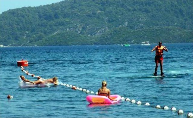 Marmaris'te Plajlar Ve Sokaklar Bayramda Tıklım Tıklım