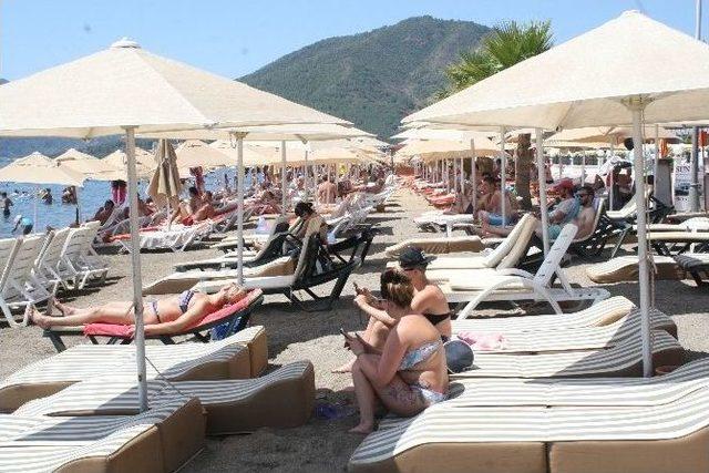 Marmaris Sahillerinde Bayram Hareketliliği Yaşanıyor