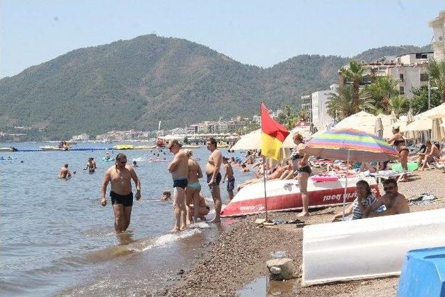 Marmaris Sahillerinde Bayram Hareketliliği Yaşanıyor