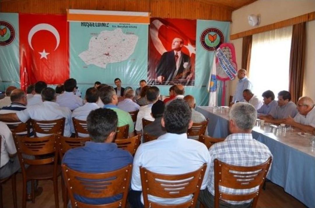 Selendi&rsquo;de Bayramlaşmaya Yoğun Katılım