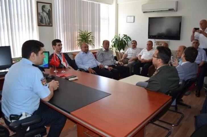 Selendi’de Bayramlaşmaya Yoğun Katılım G2