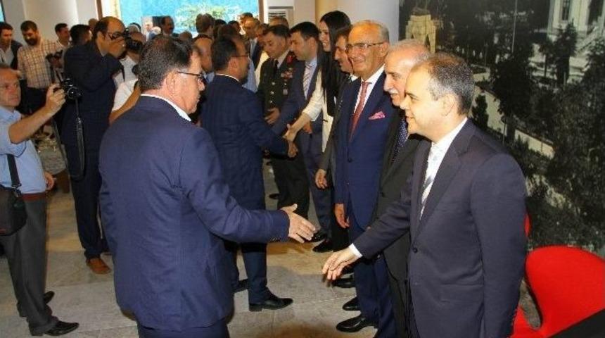Bakan Kılı&ccedil;, Samsun&rsquo;da Protokolle Ve Vatandaşlarla Bayramlaştı