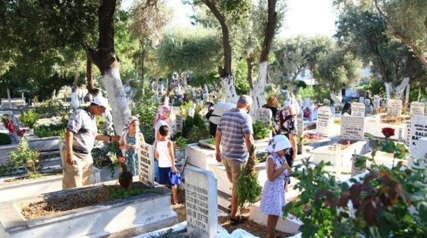 Bodrum Mezarlıklarında Bayram Yoğunluğu
