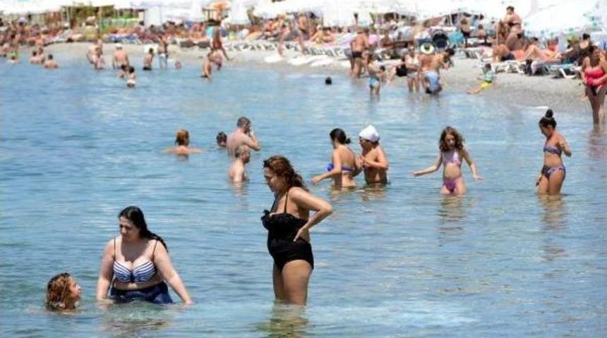Tatilciler Bodrum'da G&uuml;neşin Ve Denizin Tadını &Ccedil;ıkardı