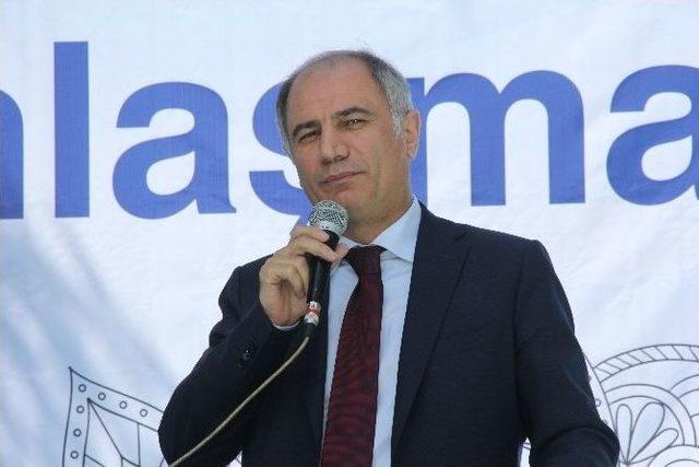 Ak Parti’de Bayramlaşma Programı