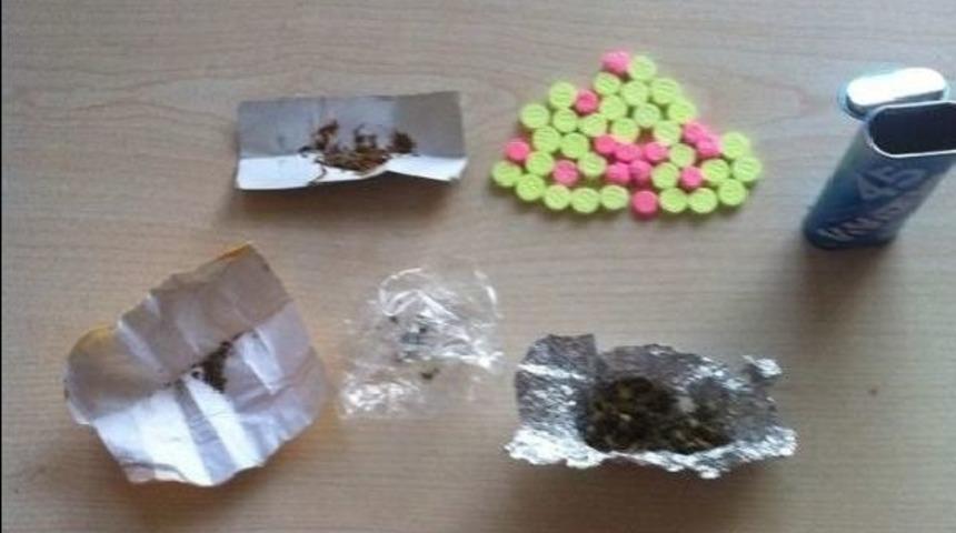 43 Uyuşturucu Hap Ve Bonzai Ile Yakalanan Ş&uuml;pheli Serbest Bırakıldı