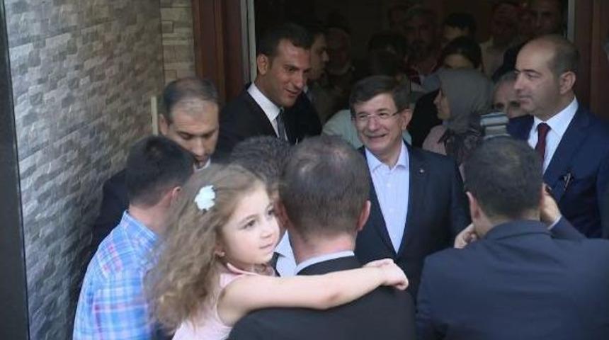 Başbakan Davutoğlu Taziye Ziyaretine Gitti