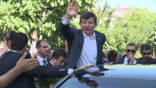 Başbakan Davutoğlu Taziye Ziyaretine Gitti