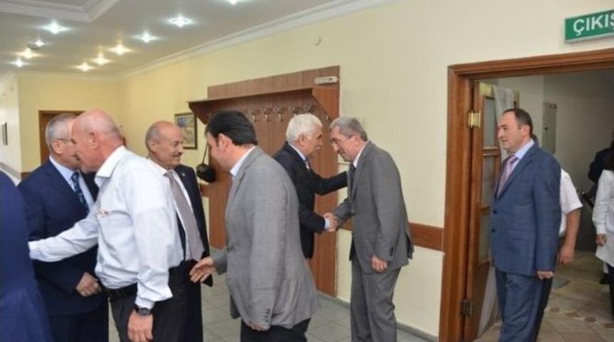 Karabük’te Protokol Vatandaşlarla Bayramlaştı