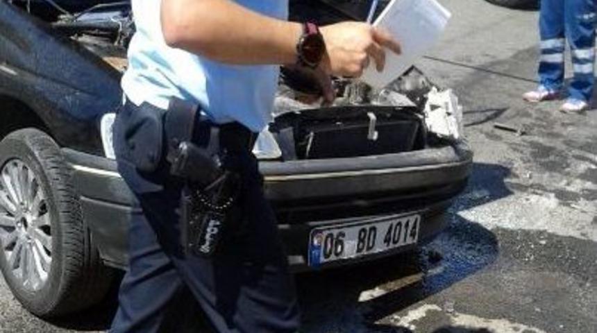 Otomobil İle Kamyon &Ccedil;arpıştı: 2 &Ouml;l&uuml;, 2 Yaralı