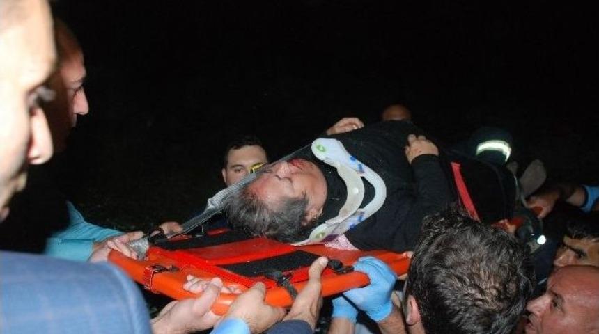 Tokat&rsquo;ta Otomobil Şarampole Yuvarlandı: 3 Yaralı