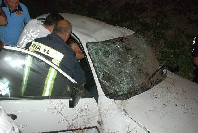 Tokat’ta Otomobil Şarampole Yuvarlandı: 3 Yaralı