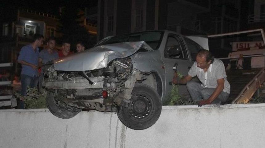 Kediye &Ccedil;arpmamak İsterken Kaza Yaptı