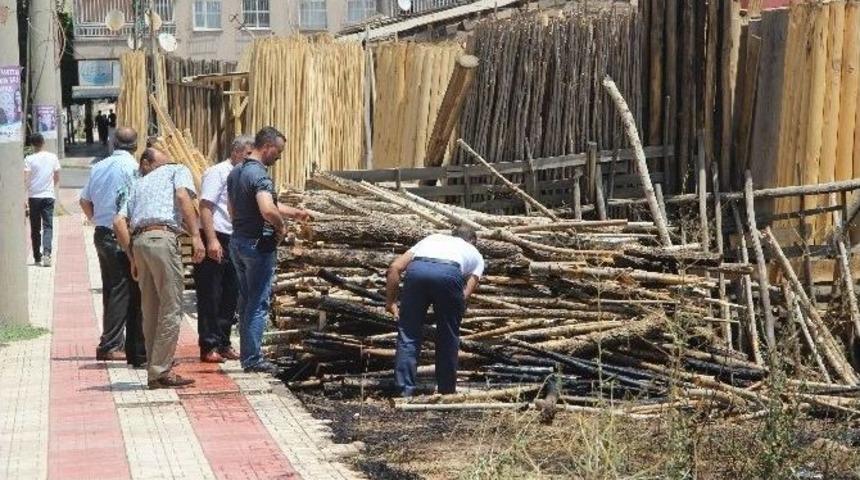 Odun Pazarında &Ccedil;ıkan Yangın Paniğe Neden Oldu