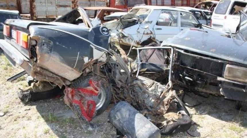 Eskişehir'de Kaza:4 &Ouml;l&uuml;, 2 Yaralı- Yeniden (2)