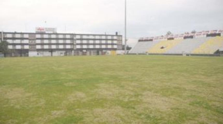 İzmir Alsancak Stadı'nda Zemin Kabusu