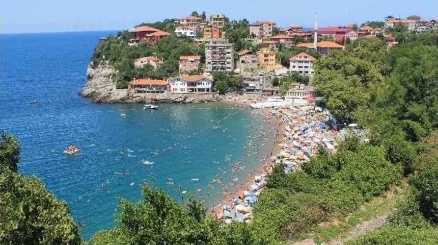 Bayram Tatilini Fırsat Bilen Vatandaşlar Plaja Akın Etti