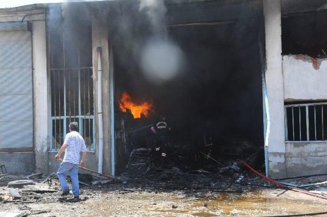 Afyonkarahisar&rsquo;da K&uuml;&ccedil;&uuml;k Sanayi Sitesinde Yangın Felaketi