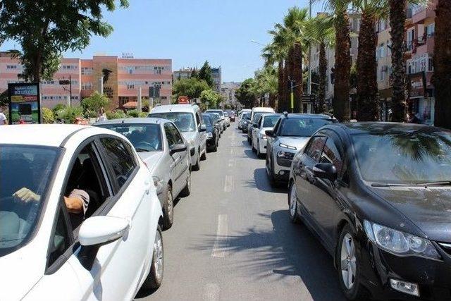 Çanakkale’de Feribot Kuyruğu