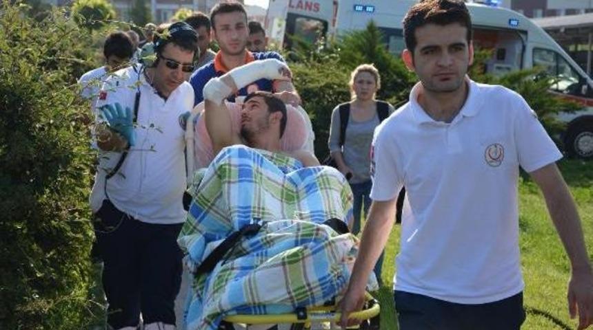 Kazada Yaralandı, Elini Kurtarabilmek I&ccedil;in Hava Ambulansı Ile Konya'daki Hastaneye Sevkedildi