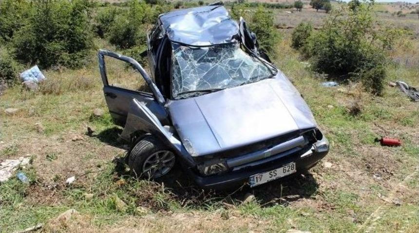 Kontrolden Çıkan Araç Takla Attı: 3 Yaralı