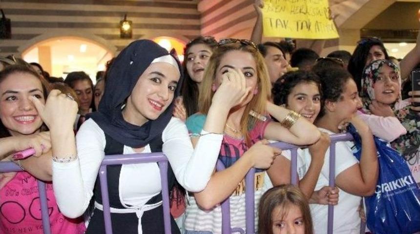 Ünlü Sanatçı Sinan Akçıl, Diyarbakır’da Hayranlarına Kürtçe Mesaj Verdi