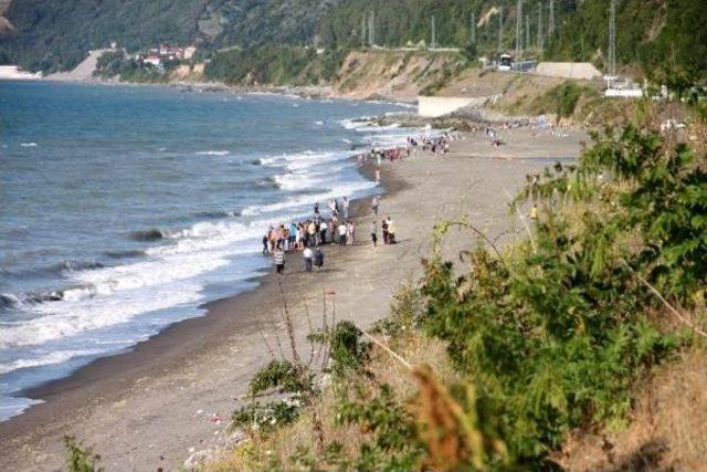 Serinlemek Için Denize Giren Genç Boğuldu