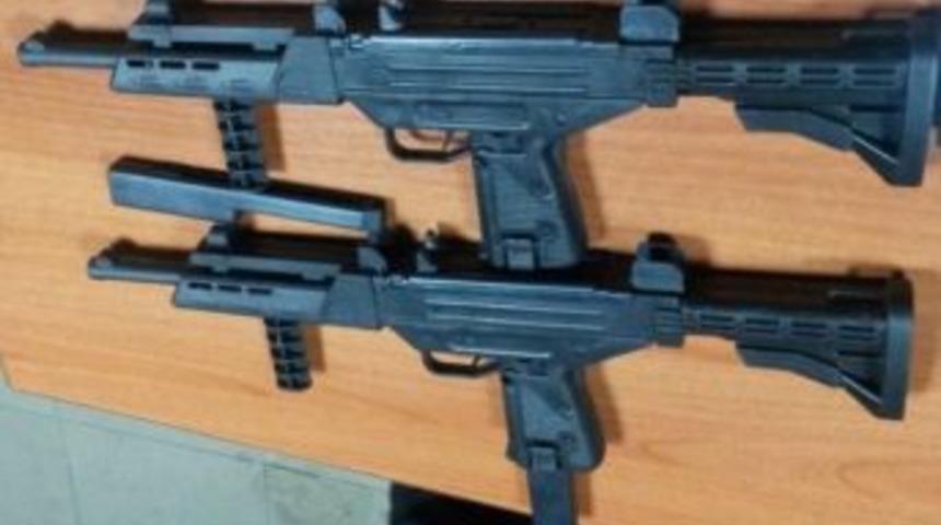 Pkk, &Ccedil;ocuklara Uzun Namlulu Oyuncak Silah Dağıtmış