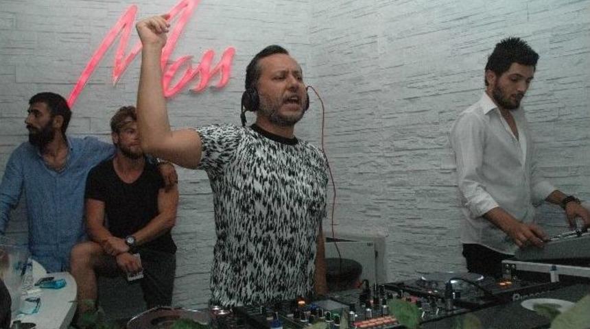 Dj Ozan &Ccedil;olakoğlu İle Bayram Coşkusu