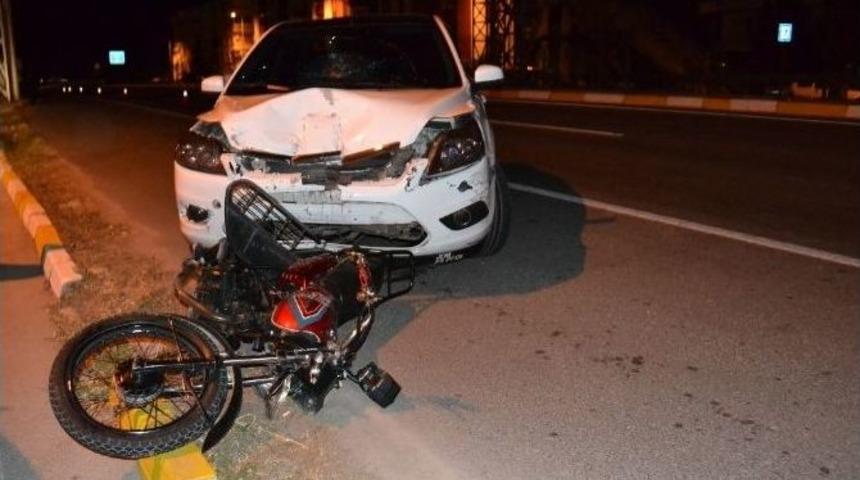 Otomobil Motosikleti Altına Aldı: 2 Yaralı