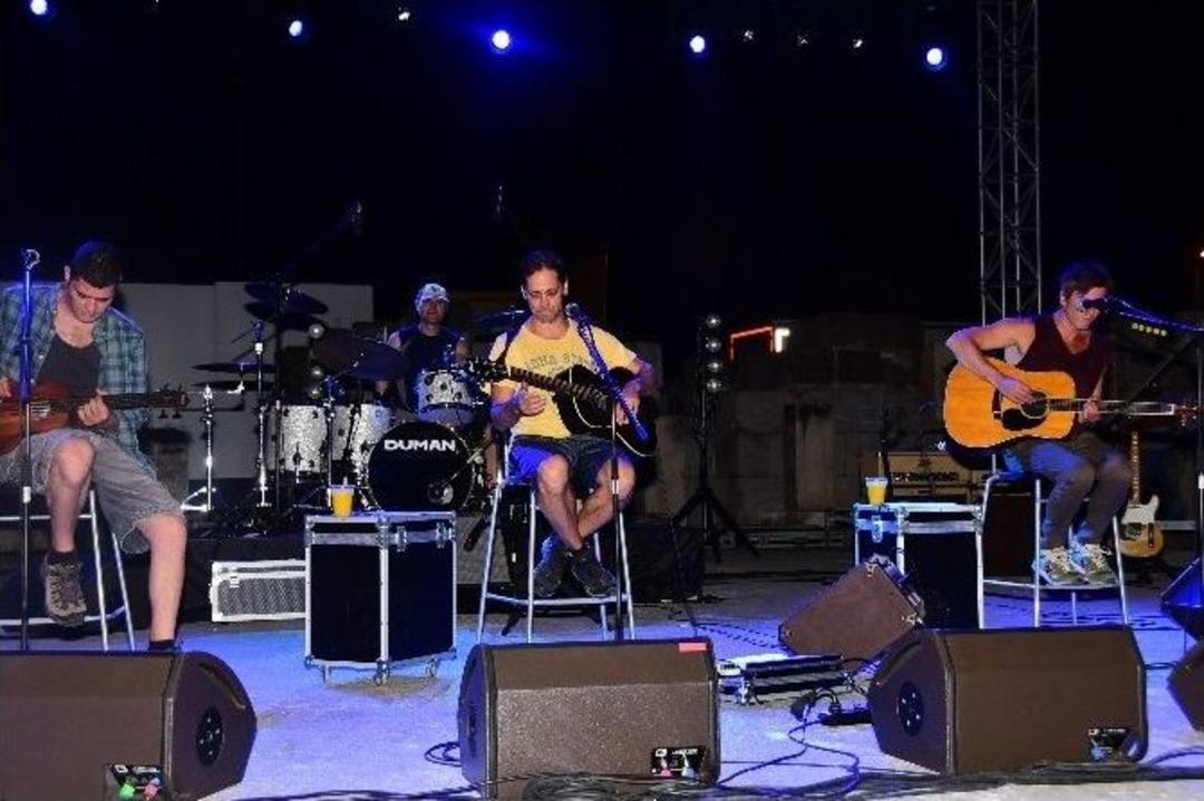 Duman&rsquo;ın Solisti Kaan S&ouml;yledi, Eşi Ve Oğlu Oynadı